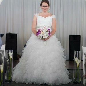Wedding/bridal dress. Klenfields